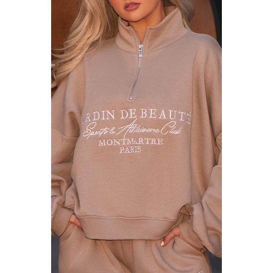PRETTYLITTLETHING Mocha Logo Embroidered Half Zip Sweatshirt PRETTYLITTLETHING Mocha Logo Embroidered Half Zip Sweatshirt